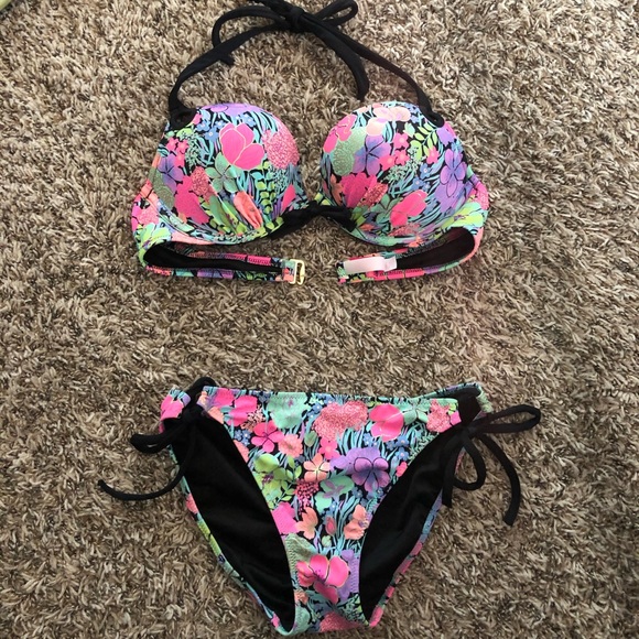 Victoria’s Secret Bikini - Picture 1 of 5